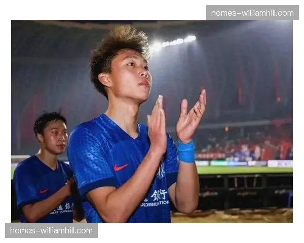 薛庆浩带伤坚持比赛 申花门将手指脱位后仍完成关键扑救 薛庆浩带伤坚持比赛 申花门将手指脱位后仍完成关键扑救