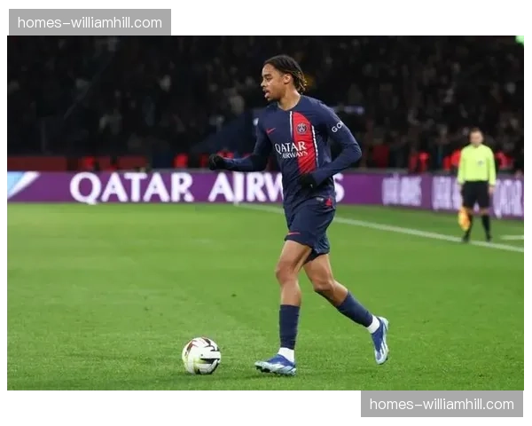 巴黎巴尔科拉突入禁区助攻 边路爆点作用明显